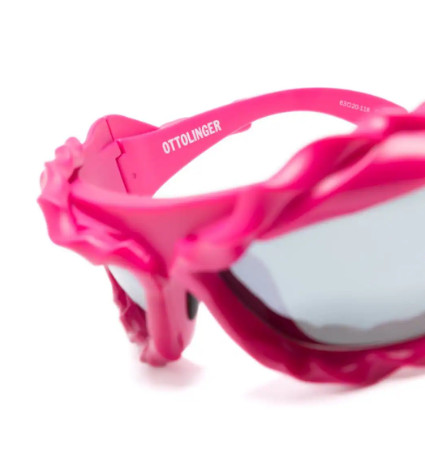 Twisted frame sunglasses