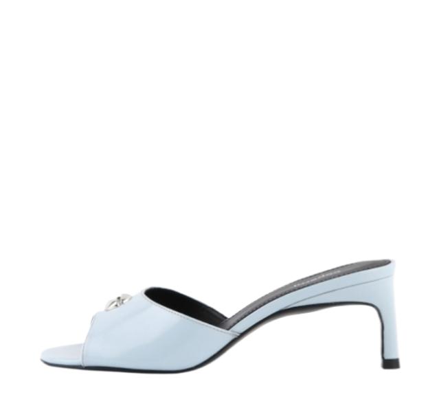 Low logo mule