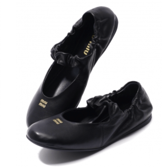 Logo Detail Flat Shoes