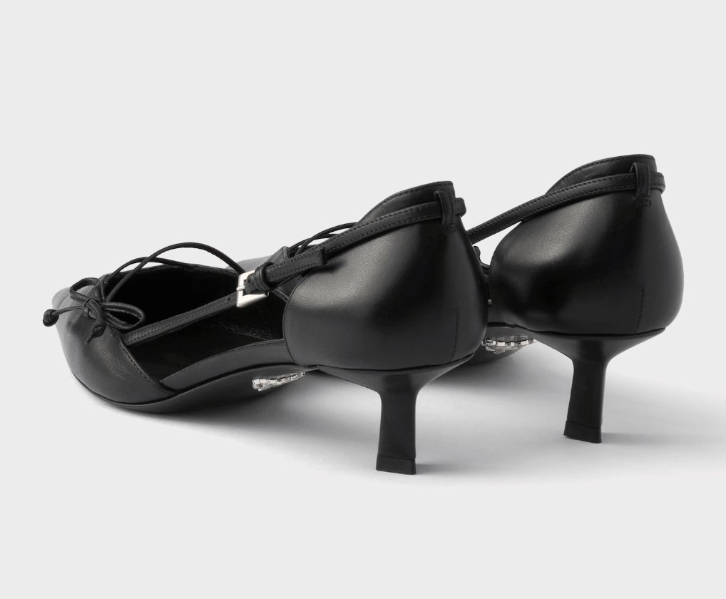 Black Open-side leather pumps