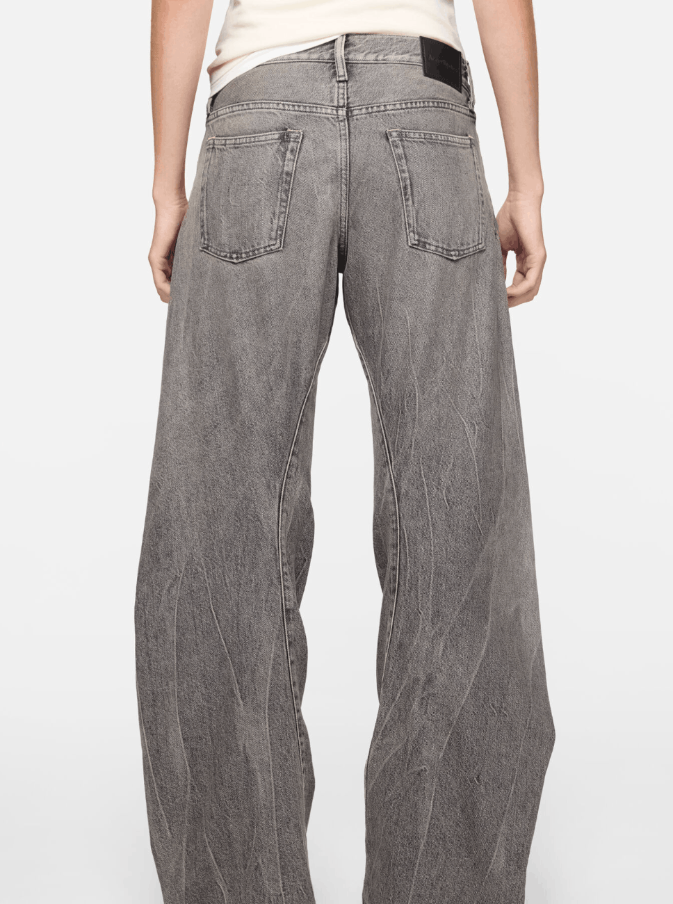 Loose fit jeans - 2006F  ( Waist 28 Length 32 )