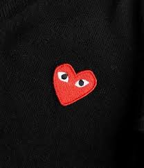 PLAY V-NECK PULLOVER RED EMBLEM