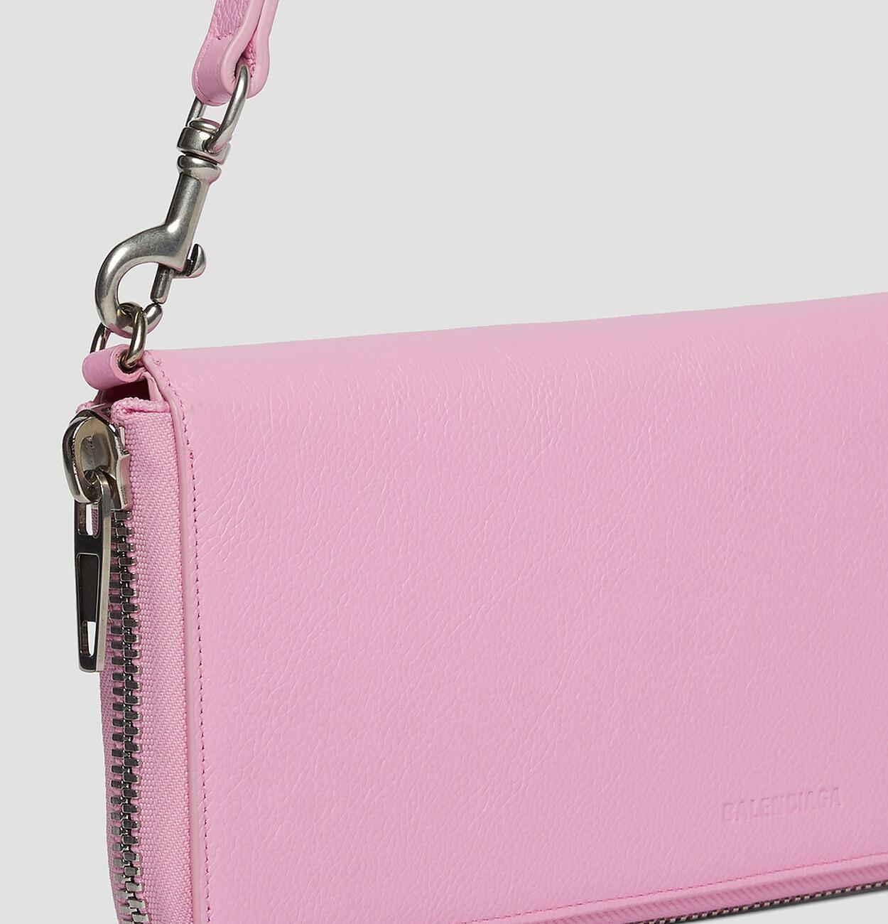 Leash Clutch Bag in Pink