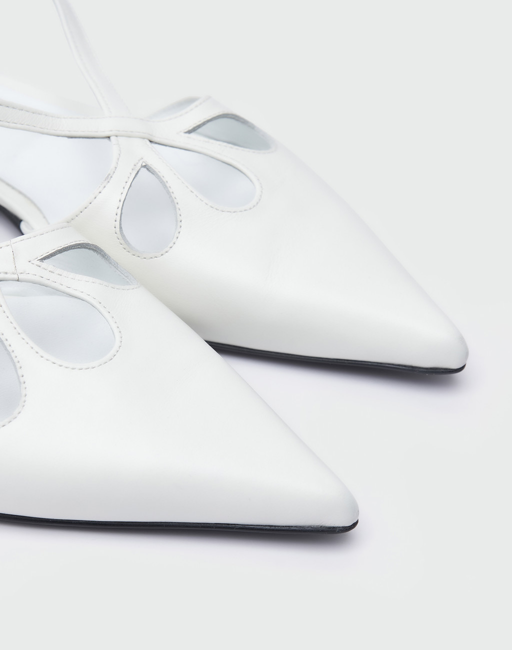 WINSELY Point Toe Cross-Strap Flat Sandals - Ivory