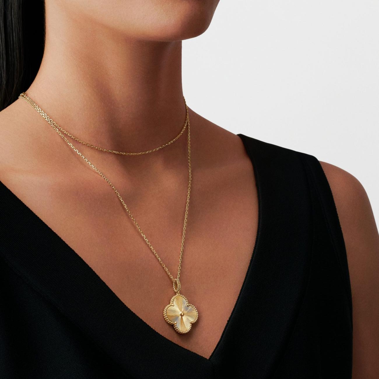 Magic Alhambra long necklace guilloché 