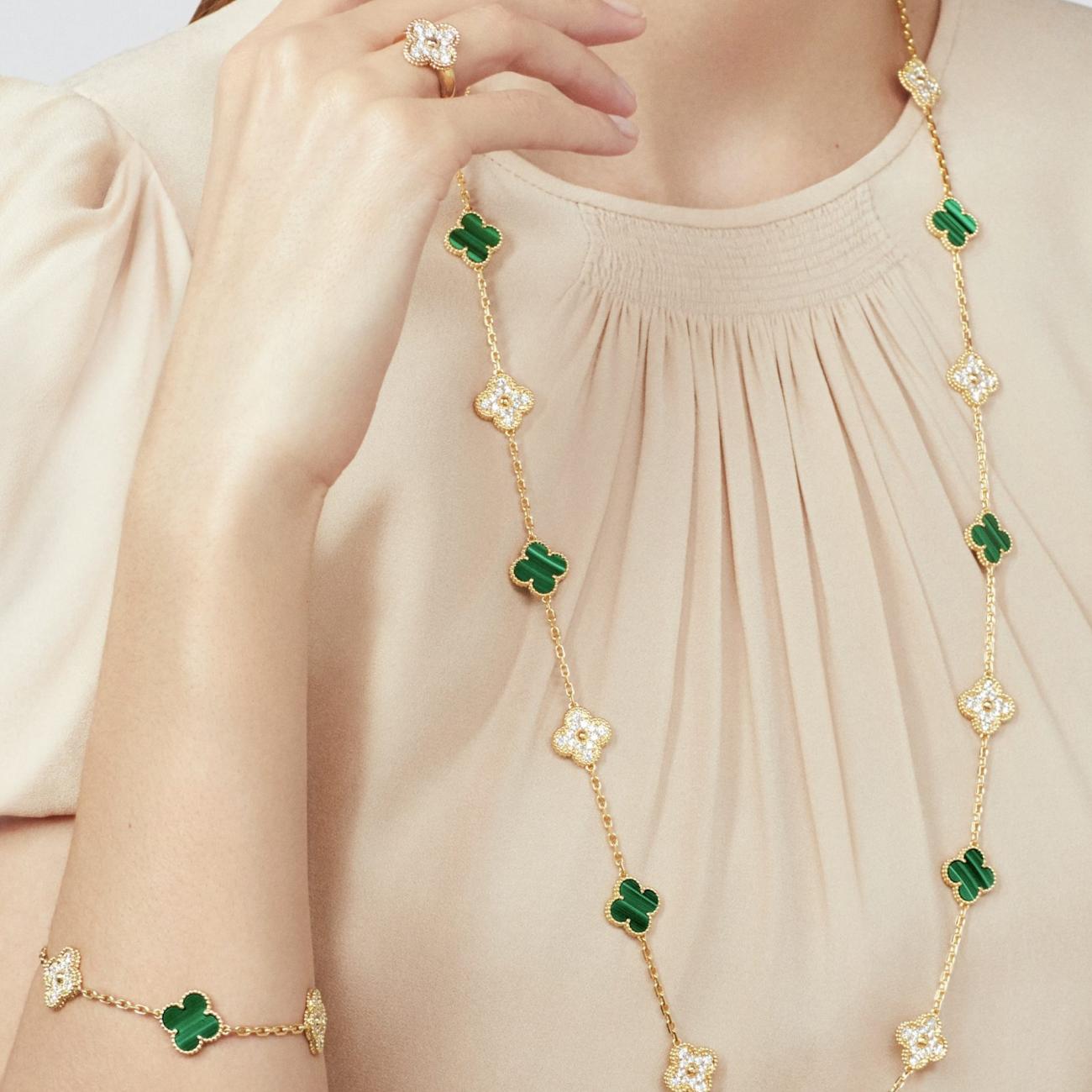 vintage alhambra ring yellow gold diamonds