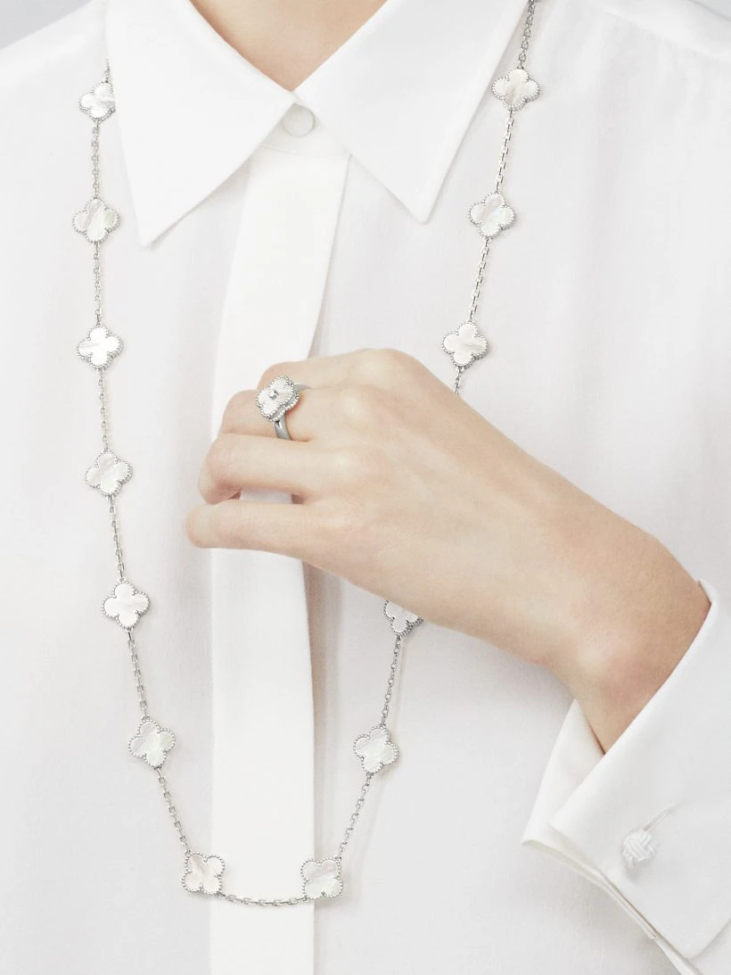 Vintage alhambra ring white gold