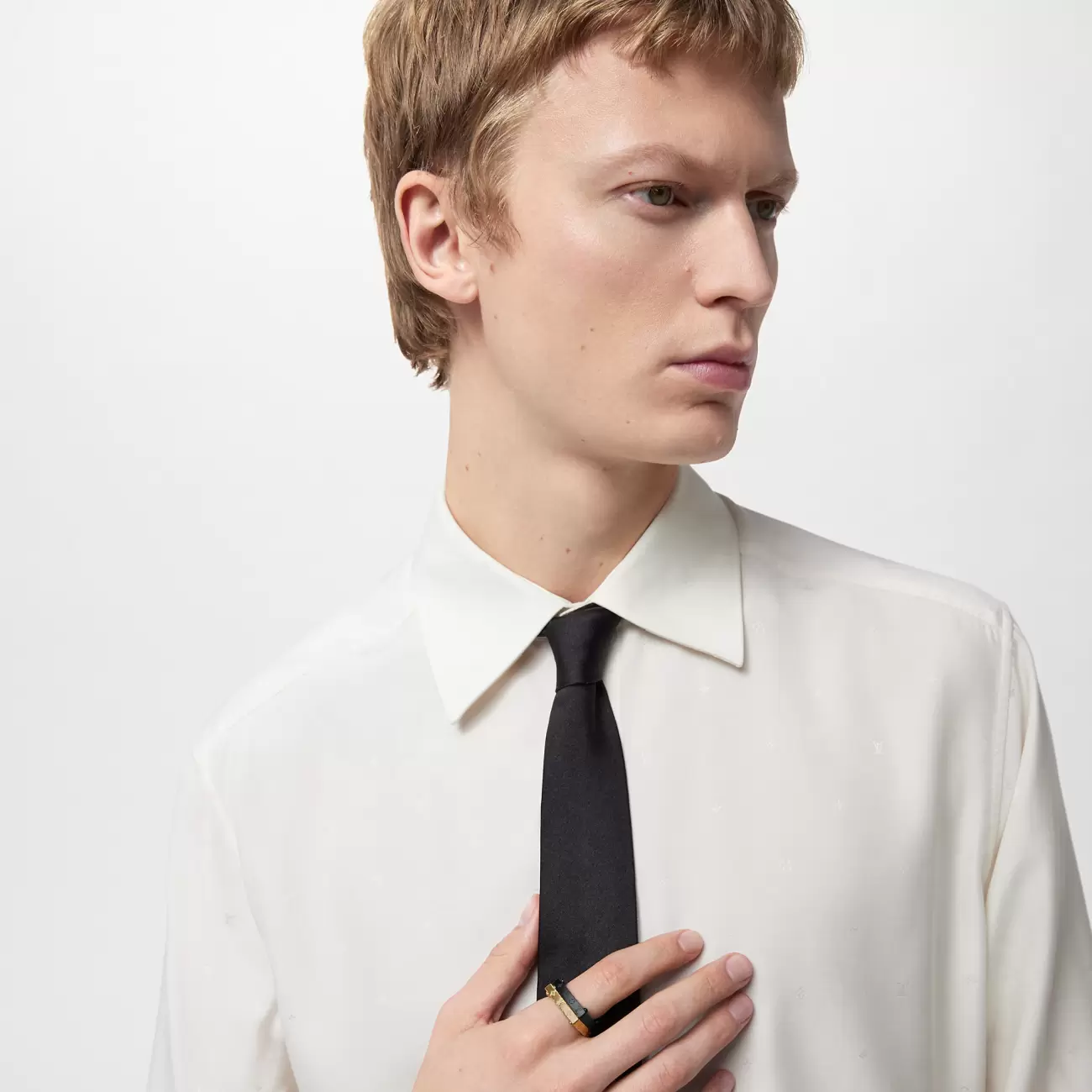 Monogram bold ring black