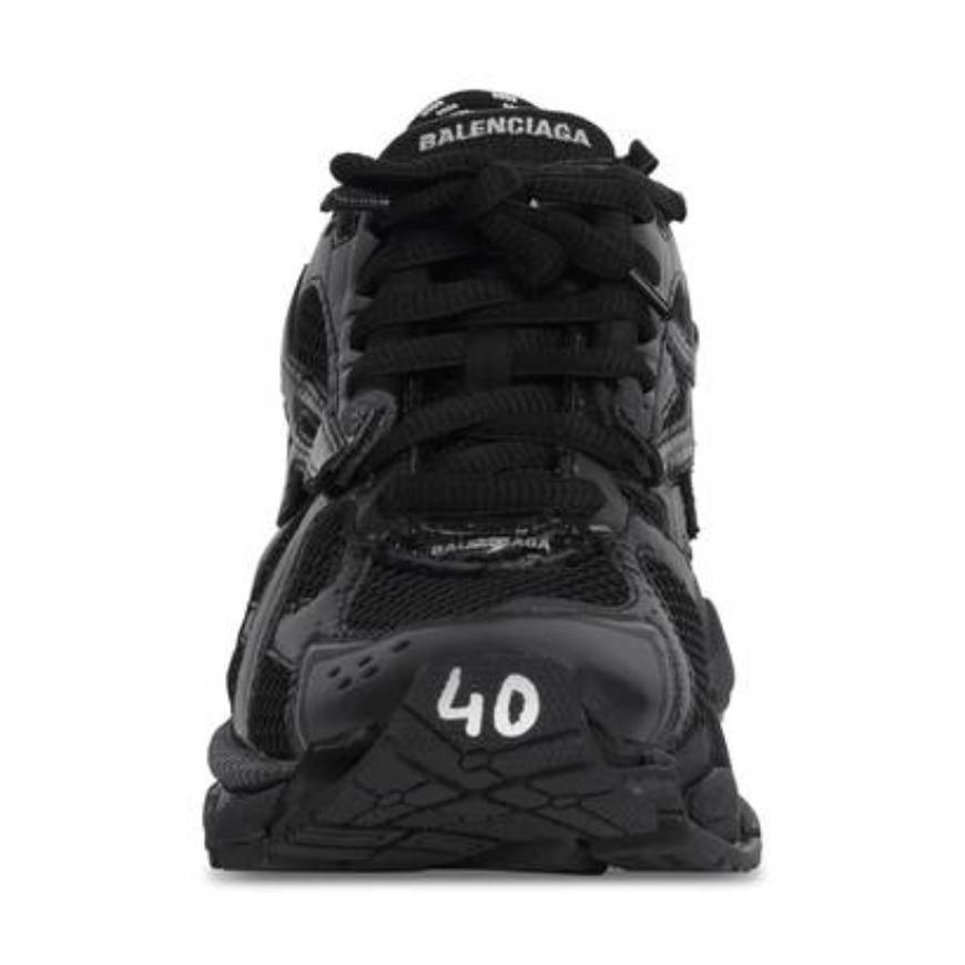 WOMEN'S RUNNER TRAINERS IN BLACK