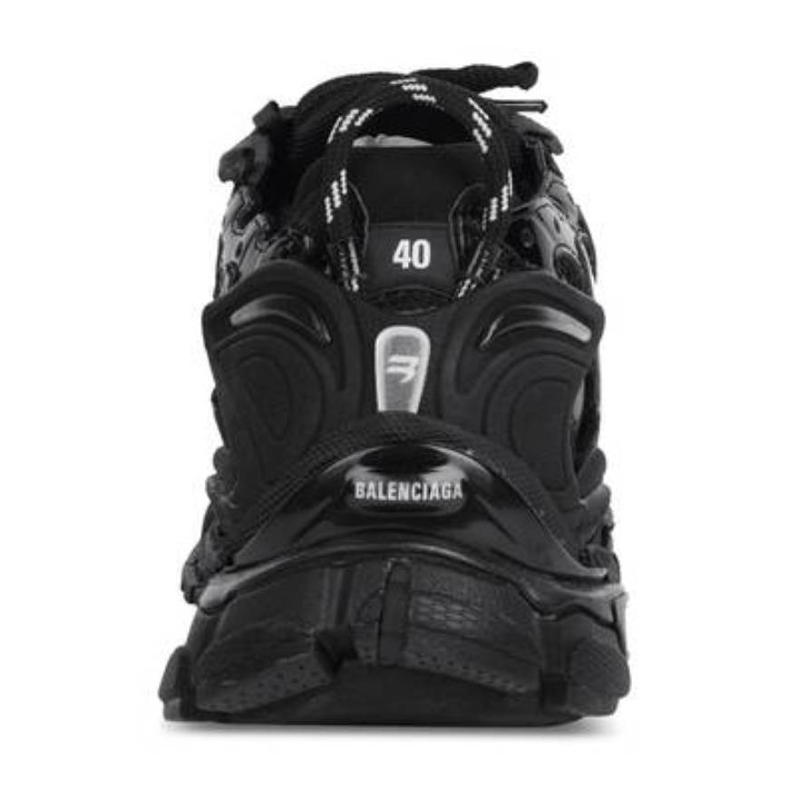 WOMEN'S RUNNER TRAINERS IN BLACK