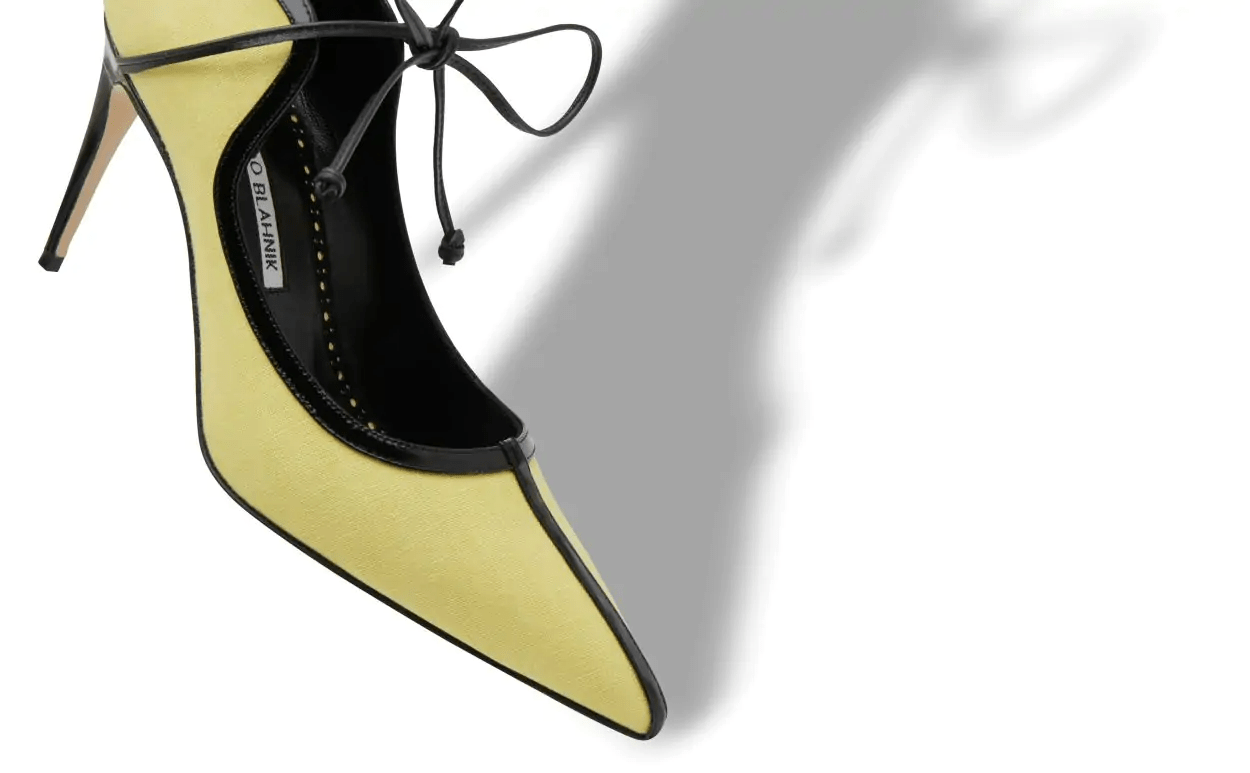 JANIX YELLOW AND BLACK LINEN SCALLOPED PUMPS