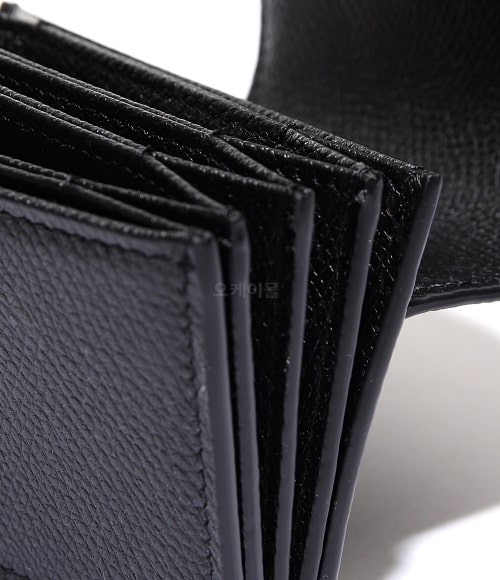 V logo card wallet