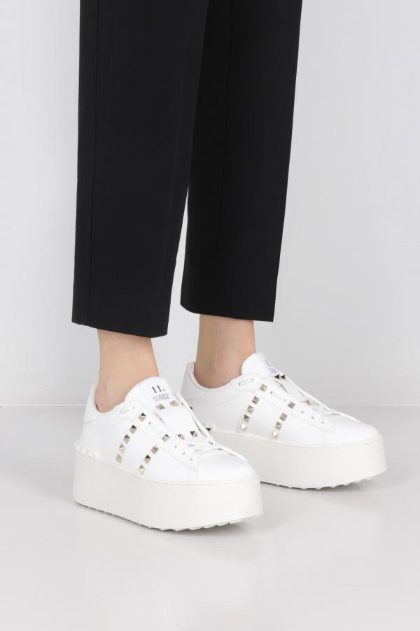 ROCKSTUD UNTITLED SMOOTH LEATHER FLATFORM SNEAKERS