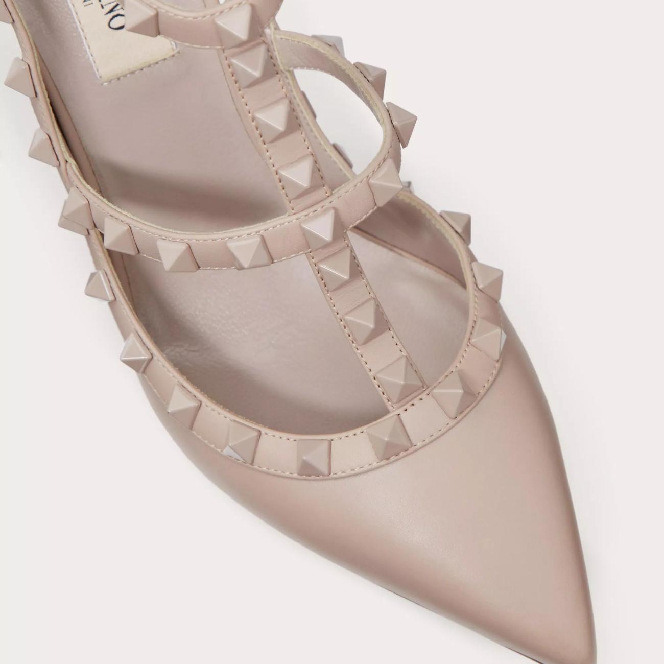 TONE ON TONE STUD EMBELLISHED ROCKSTUD STRAP PUMPS 100MM BEIGE