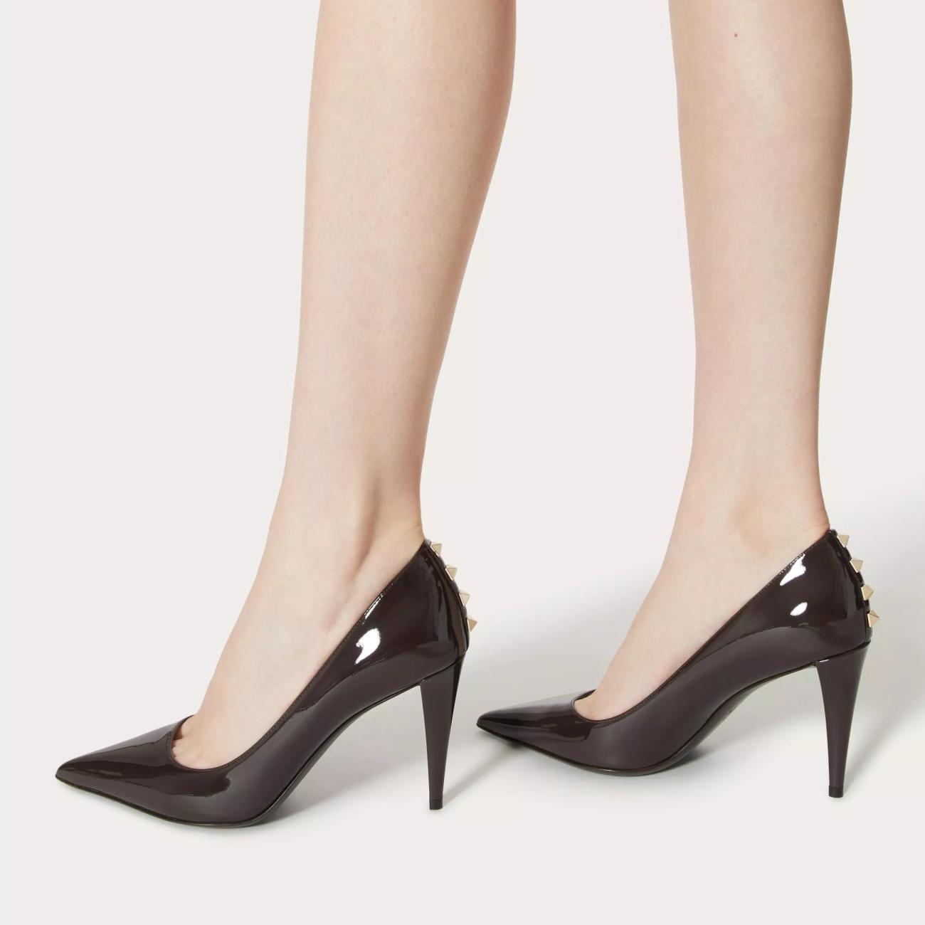 ROCKSTUD PATENT LEATHER PUMPS 90 MM