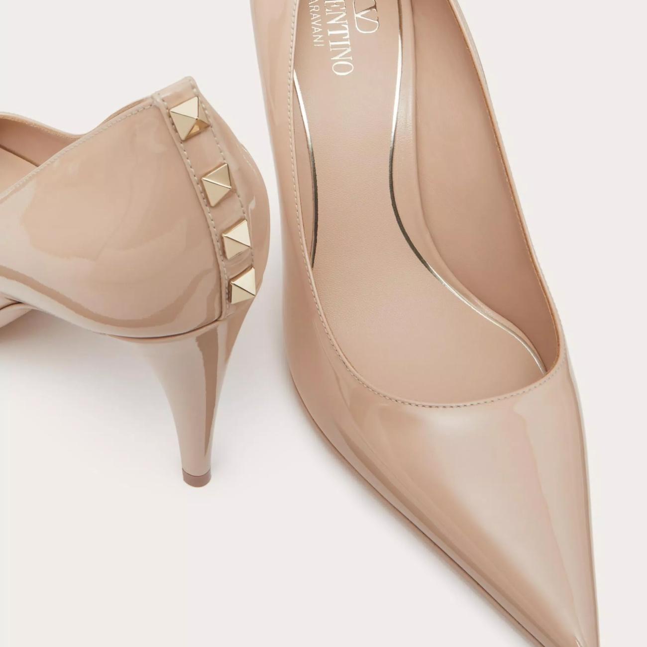 ROCKSTUD PATENT LEATHER PUMPS 90 MM