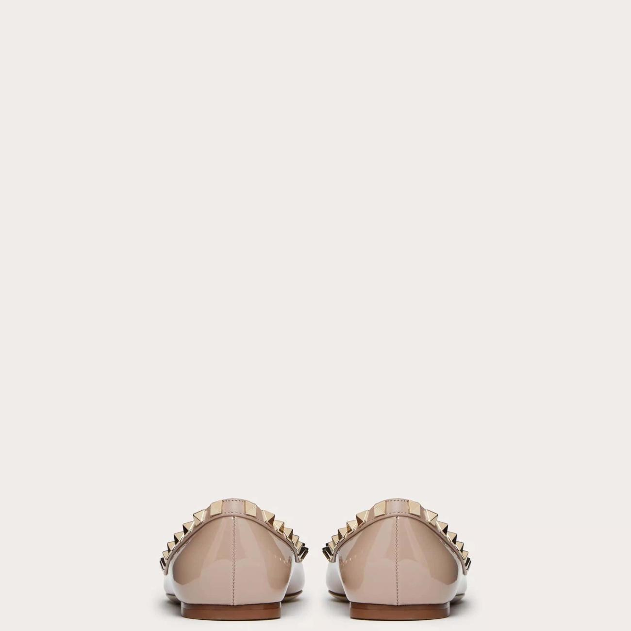 PATENT LEATHER ROCKSTUD BALLERINA POUDRE