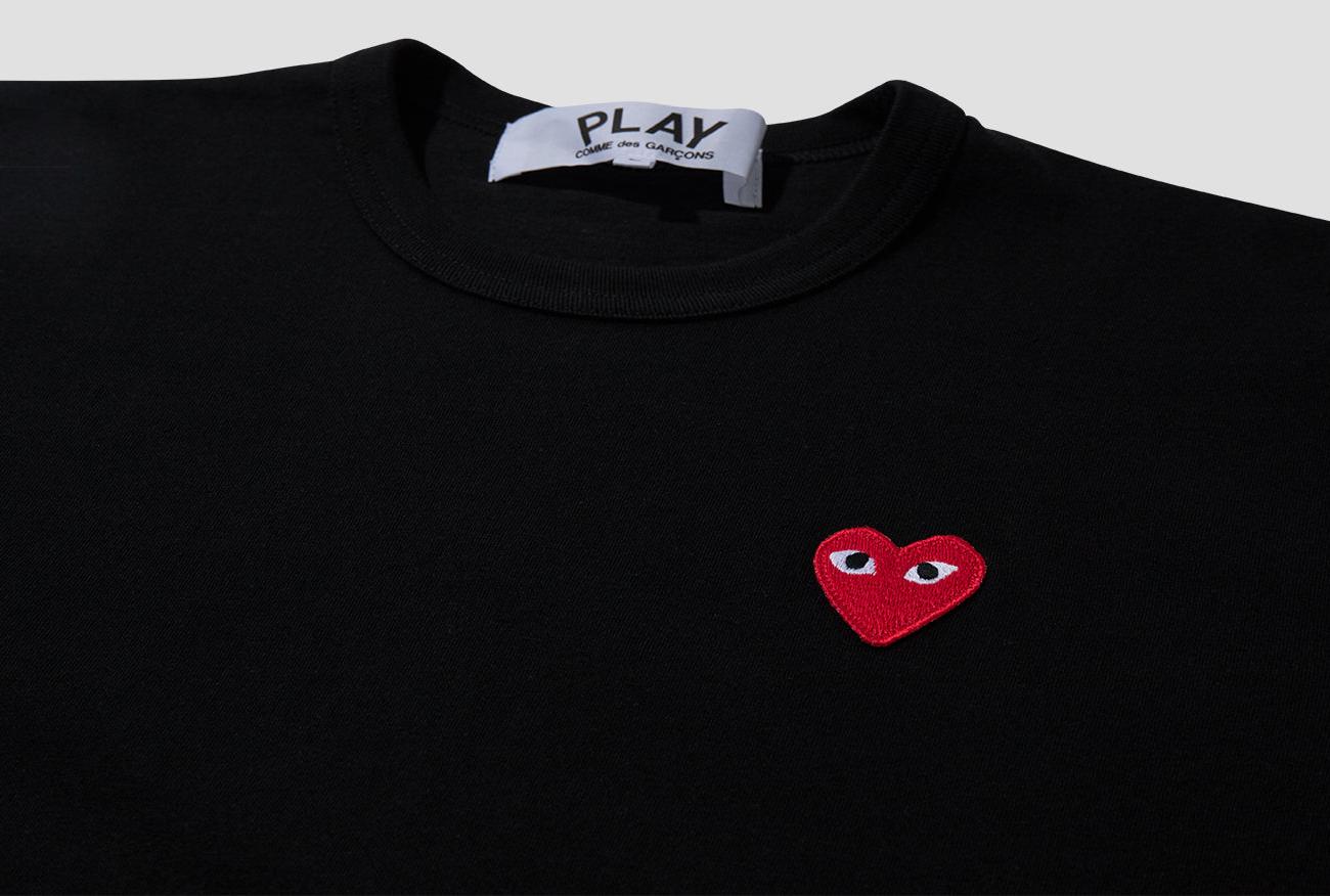 COMME DES GARCONS Red Heart Wappen Short Sleeve Tee