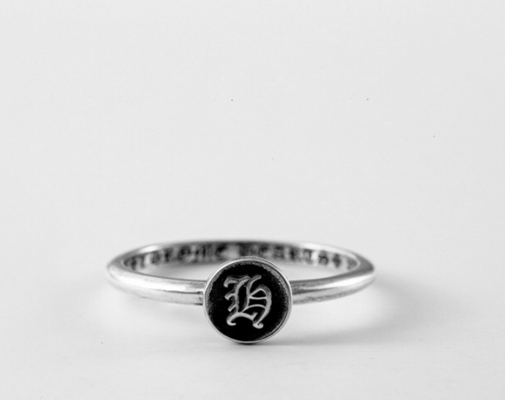 Initial H bubble gum ring
