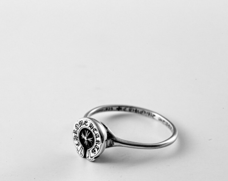 Horseshoe bubble gum ring