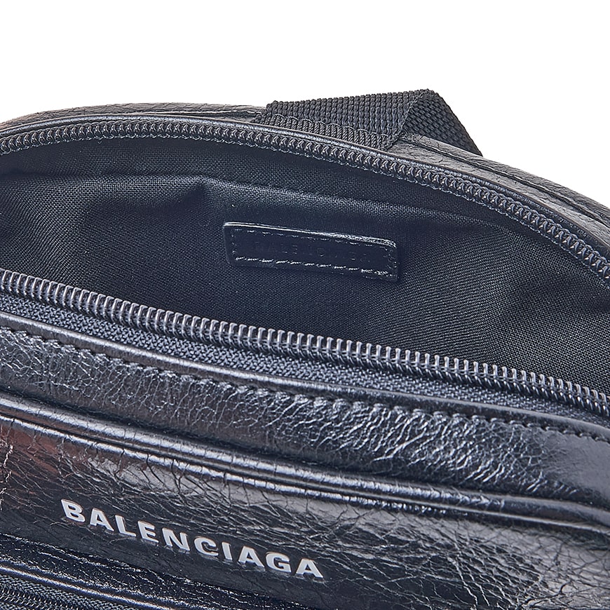 MEN'S EXPLORER CROSSBODY MESSENGER BAG IN BLACK