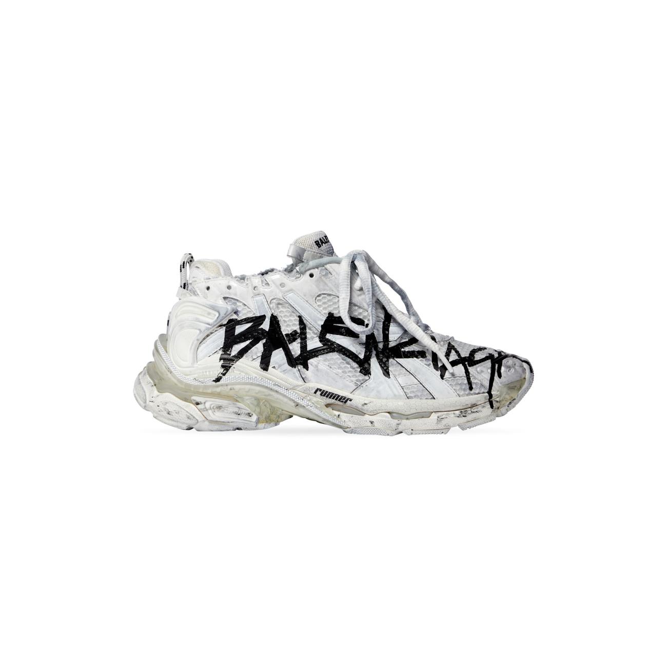 Runner graffiti sneakers