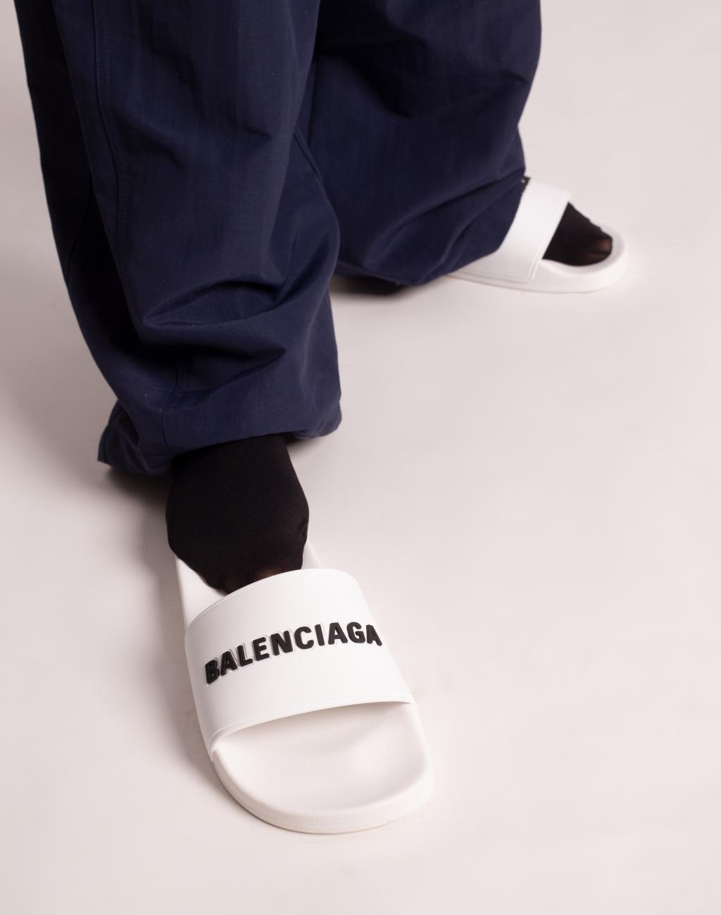 Logo slippers