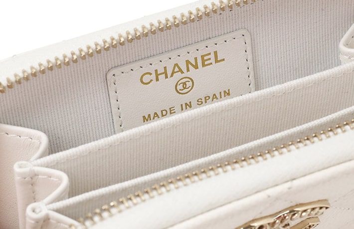 White Gold Classic Caviar Zipper Card Holder