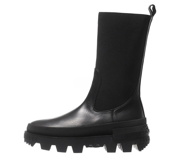 NEUE Chelsea boots